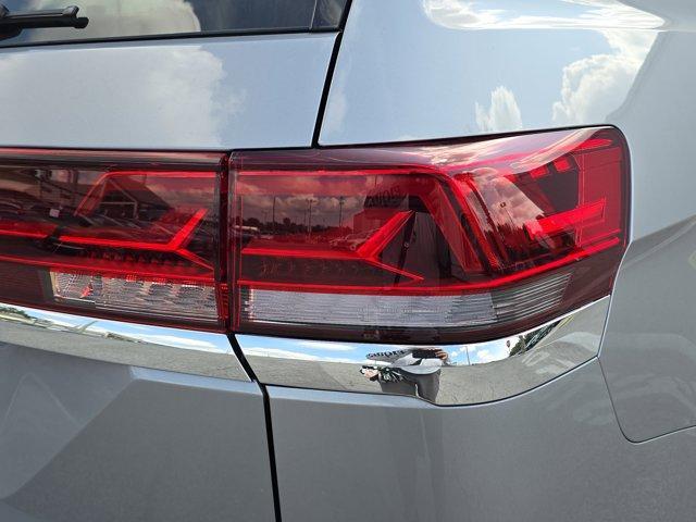 Photo of 2025 Silver Mist Metallic Volkswagen Atlas