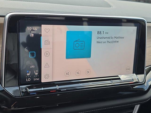 Photo of 2025 Silver Mist Metallic Volkswagen Atlas