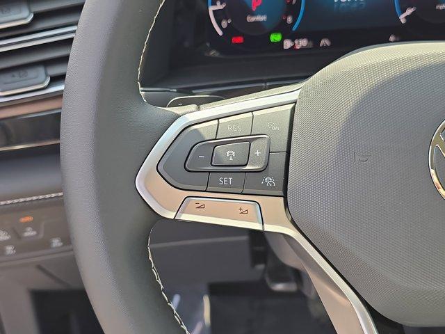 Photo of 2025 Silver Mist Metallic Volkswagen Atlas