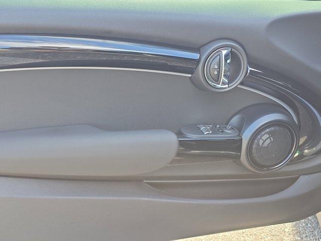 Photo of 2023 British Racing Green MINI SE Hardtop