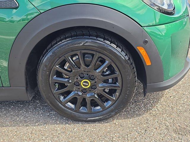Photo of 2023 British Racing Green MINI SE Hardtop