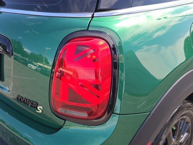 Photo of 2023 British Racing Green MINI SE Hardtop