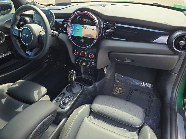 Photo of 2023 British Racing Green MINI SE Hardtop