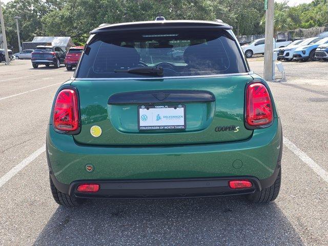 Photo of 2023 British Racing Green MINI SE Hardtop