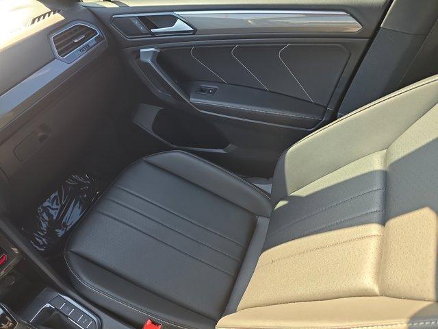 Photo of 2024 Platinum Gray Metallic Volkswagen Tiguan