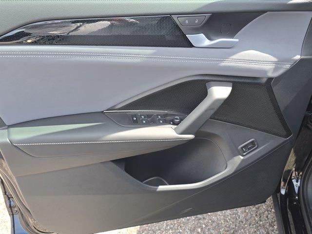 Photo of 2025 Deep Black Pearl Effect Volkswagen Tiguan