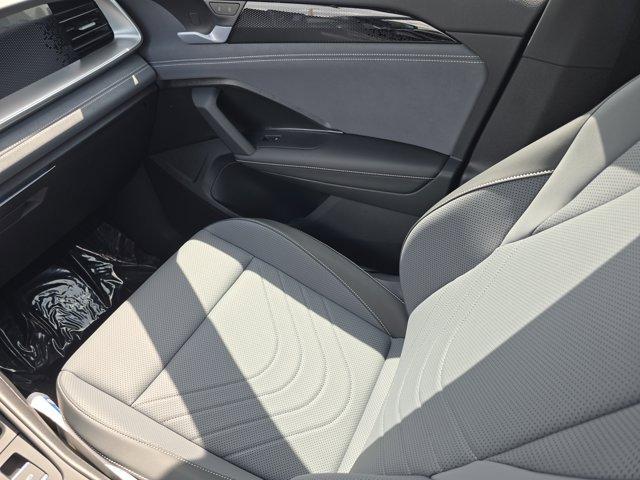 Photo of 2025 Deep Black Pearl Effect Volkswagen Tiguan