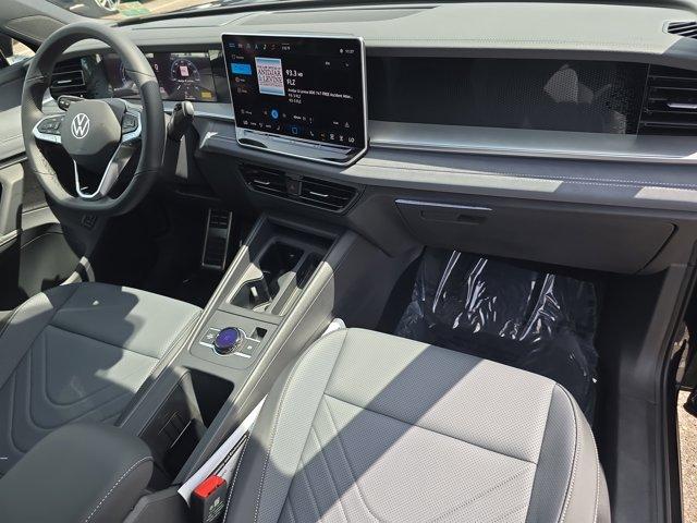 Photo of 2025 Deep Black Pearl Effect Volkswagen Tiguan