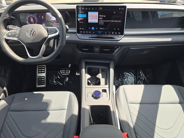 Photo of 2025 Deep Black Pearl Effect Volkswagen Tiguan