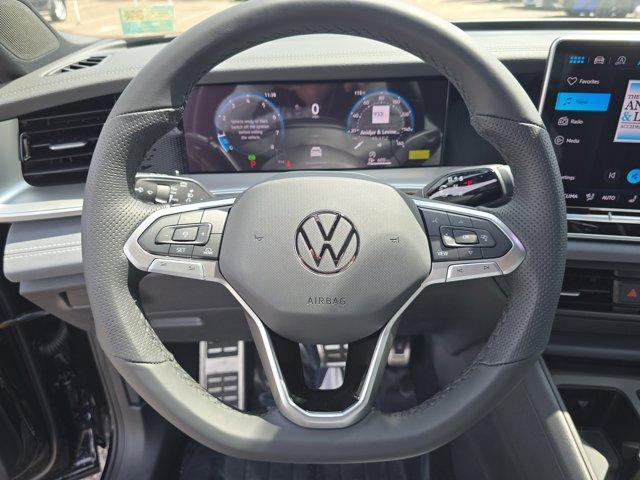 Photo of 2025 Deep Black Pearl Effect Volkswagen Tiguan