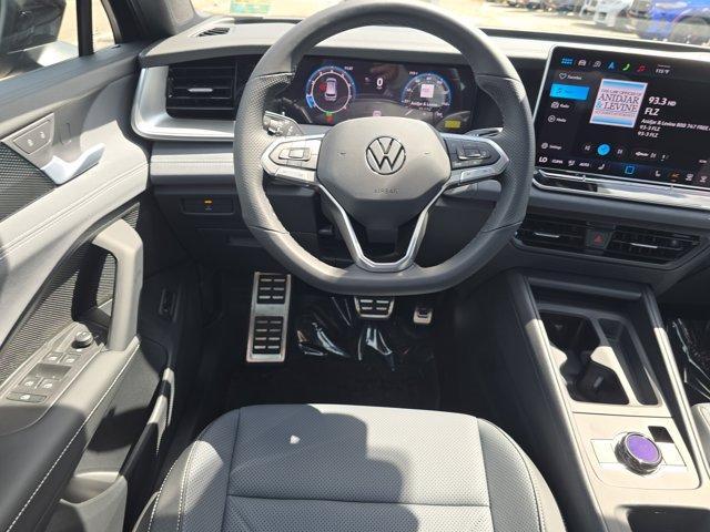 Photo of 2025 Deep Black Pearl Effect Volkswagen Tiguan