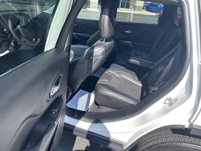 Photo of 2021 Bright White Clearcoat Jeep Cherokee