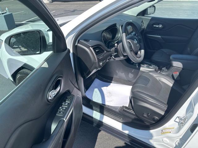 Photo of 2021 Bright White Clearcoat Jeep Cherokee