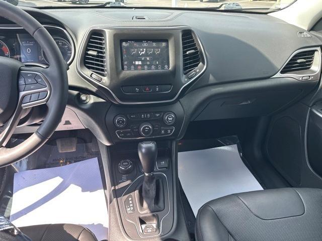 Photo of 2021 Bright White Clearcoat Jeep Cherokee