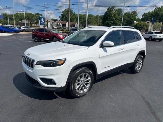 Photo of 2021 Bright White Clearcoat Jeep Cherokee
