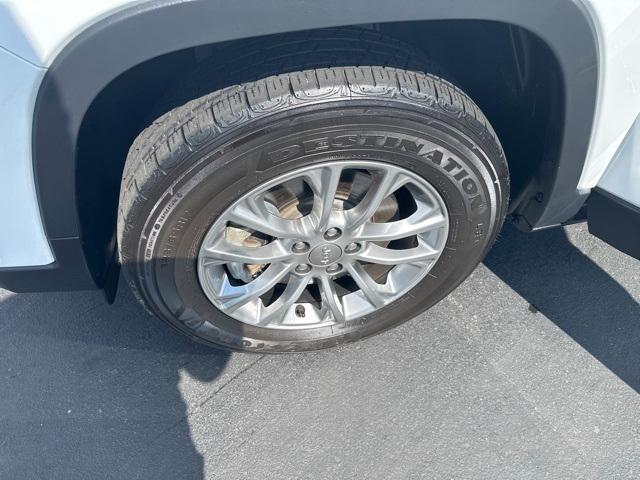 Photo of 2021 Bright White Clearcoat Jeep Cherokee