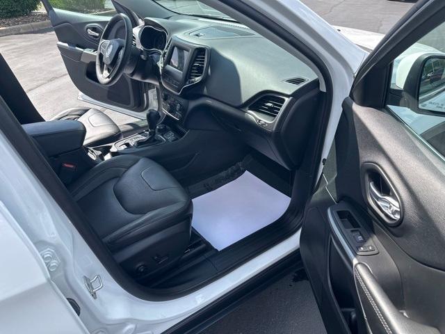 Photo of 2021 Bright White Clearcoat Jeep Cherokee