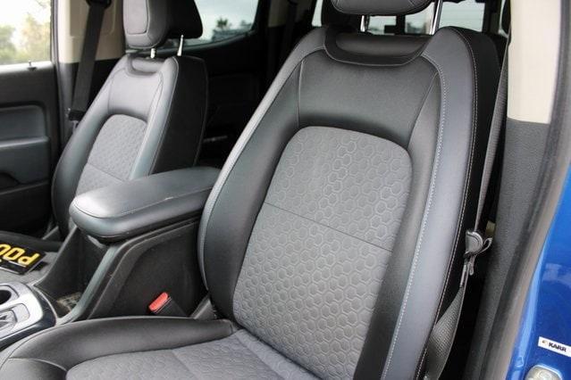 Photo of 2018 Kinetic Blue Chevrolet Colorado