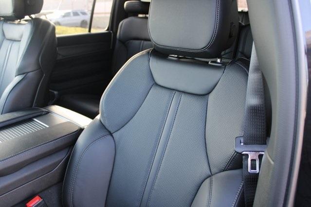 Photo of 2025 Diamond Black Jeep Wagoneer