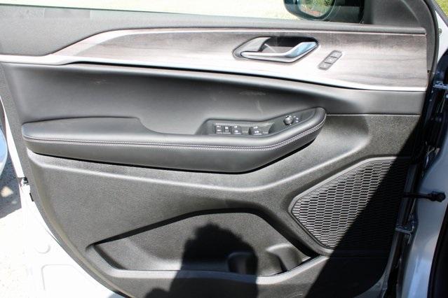 Photo of 2025 Silver Zynith Jeep Grand Cherokee