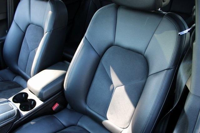 Photo of 2018 Night Blue Metallic Porsche Macan