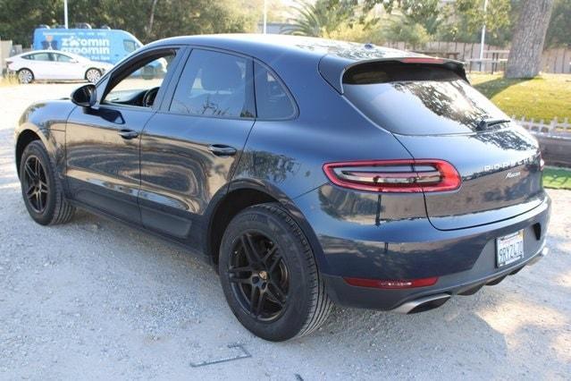 Photo of 2018 Night Blue Metallic Porsche Macan