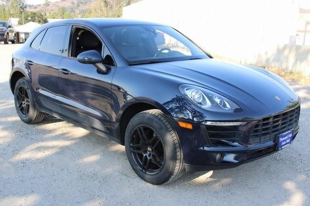 Photo of 2018 Night Blue Metallic Porsche Macan