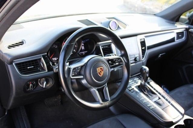 Photo of 2018 Night Blue Metallic Porsche Macan