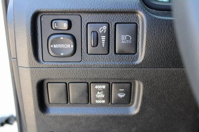 Photo of 2022 White Toyota 4Runner