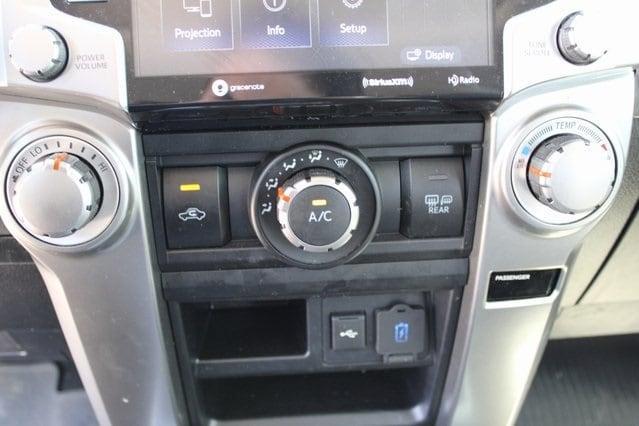 Photo of 2022 White Toyota 4Runner