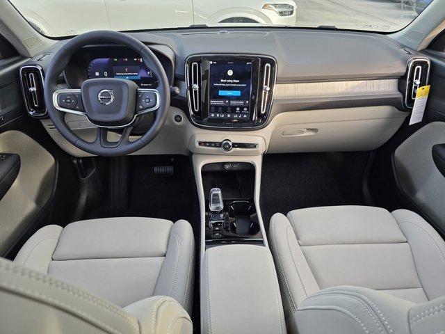 Photo of 2026 Crystal White Volvo XC40