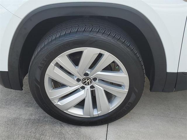 Photo of 2022 Pure White Volkswagen Atlas Cross Sport