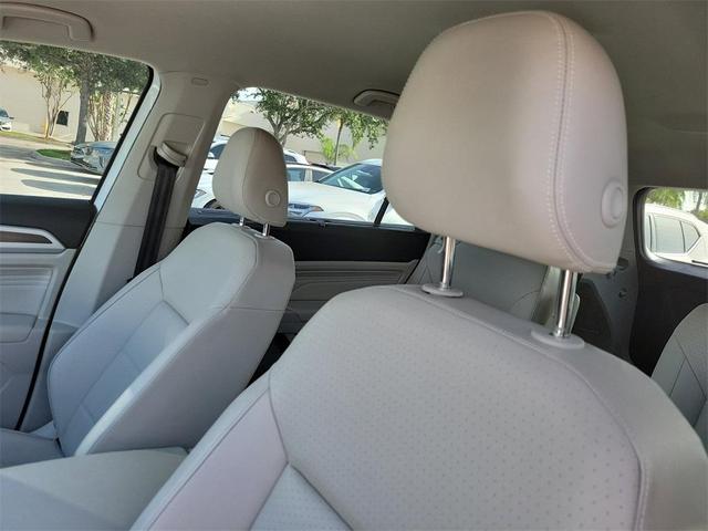 Photo of 2023 Pure White Volkswagen Atlas