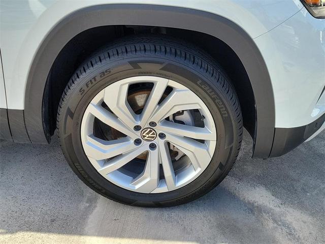 Photo of 2023 Pure White Volkswagen Atlas