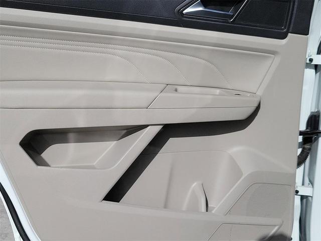 Photo of 2023 Pure White Volkswagen Atlas
