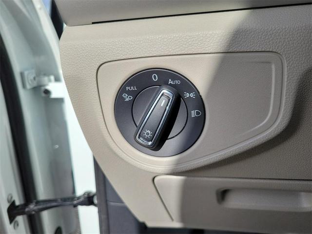 Photo of 2023 Pure White Volkswagen Atlas