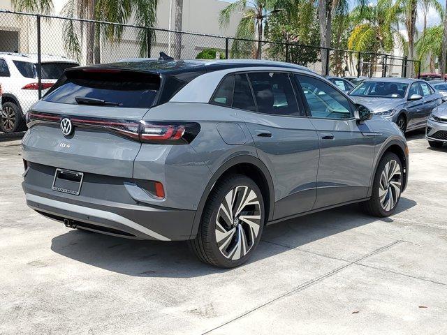 Photo of 2025 Pure Gray w/ Black Roof Volkswagen ID.4