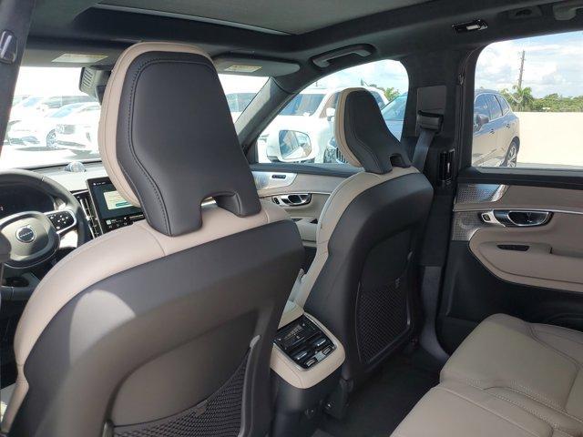 Photo of 2025 Crystal White Metallic Volvo XC90