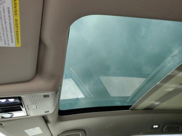 Photo of 2025 Silver Mist Metallic Volkswagen Atlas