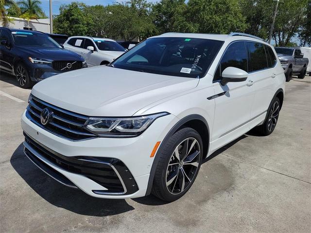Photo of 2022 Oryx White Pearl Effect Volkswagen Tiguan