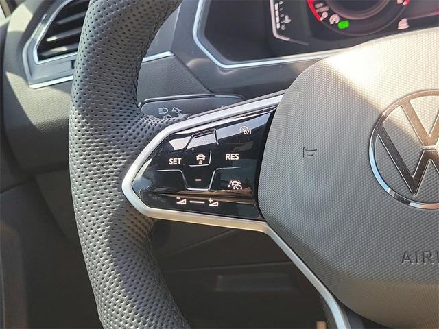 Photo of 2022 Oryx White Pearl Effect Volkswagen Tiguan