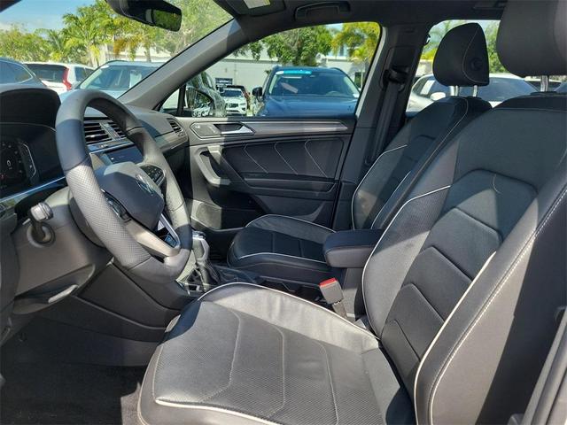 Photo of 2022 Oryx White Pearl Effect Volkswagen Tiguan