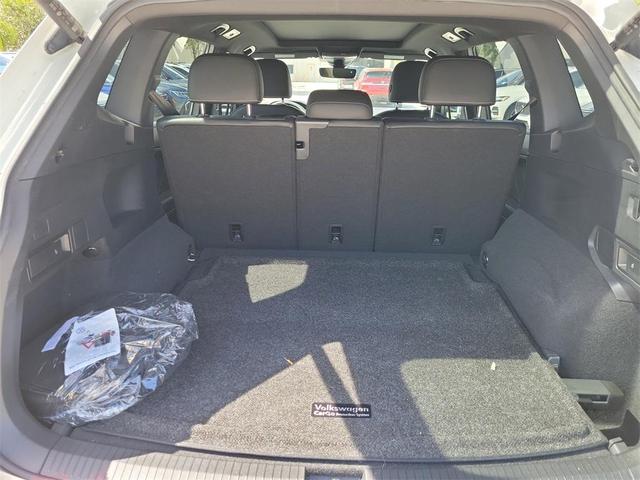 Photo of 2022 Oryx White Pearl Effect Volkswagen Tiguan