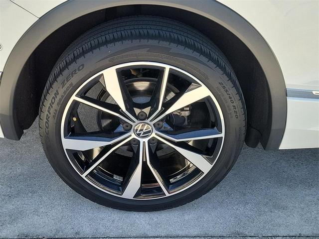 Photo of 2022 Oryx White Pearl Effect Volkswagen Tiguan