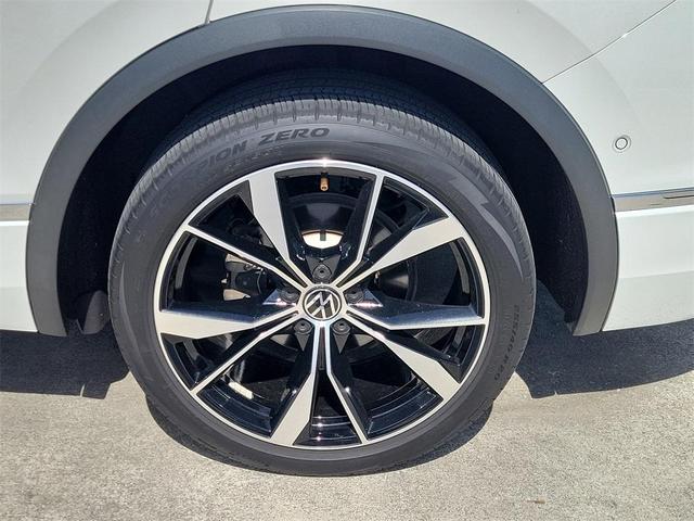 Photo of 2022 Oryx White Pearl Effect Volkswagen Tiguan