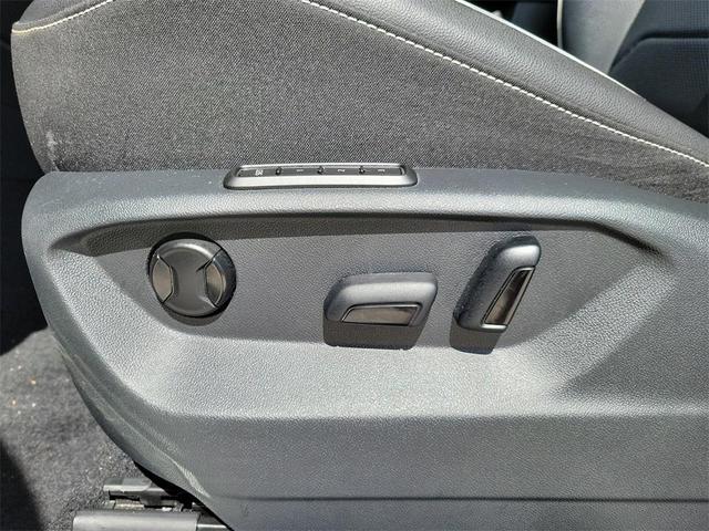 Photo of 2022 Oryx White Pearl Effect Volkswagen Tiguan