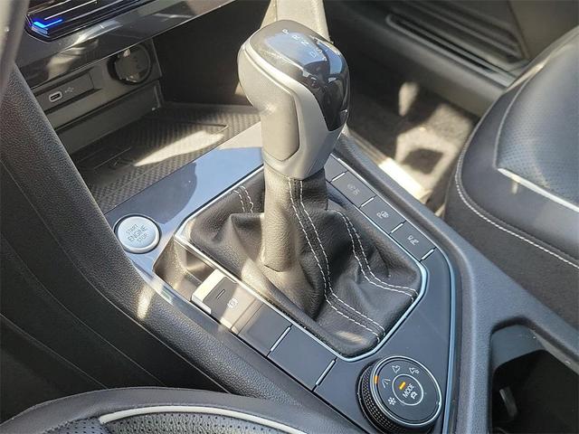 Photo of 2022 Oryx White Pearl Effect Volkswagen Tiguan