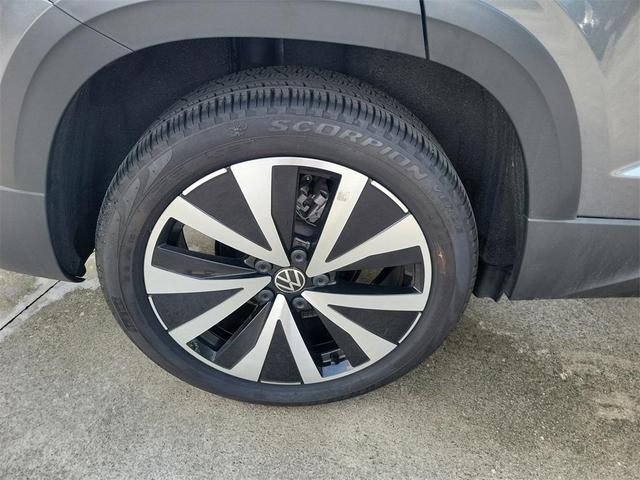 Photo of 2024 Platinum Gray Metallic Volkswagen Taos