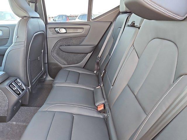 Photo of 2025 Onyx Black Metallic Volvo XC40