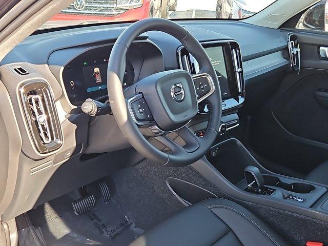 Photo of 2025 Onyx Black Metallic Volvo XC40
